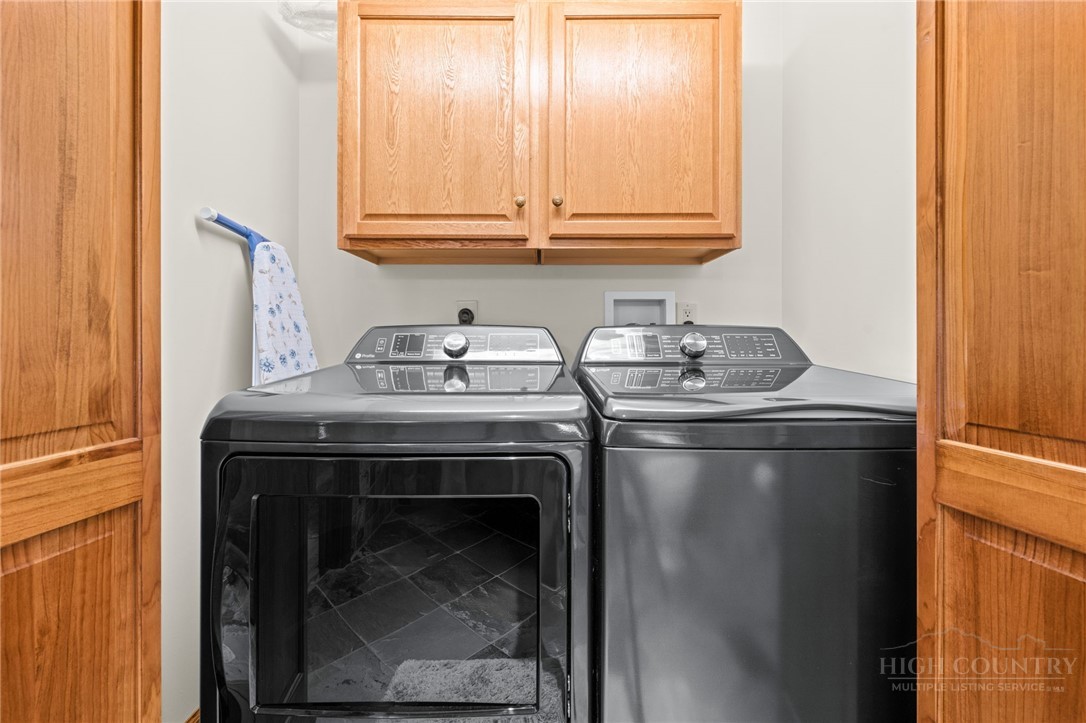331 Alpine Road Blowing Rock, NC 28605 - Photo 23 of 50 a utility room with dryer and washer