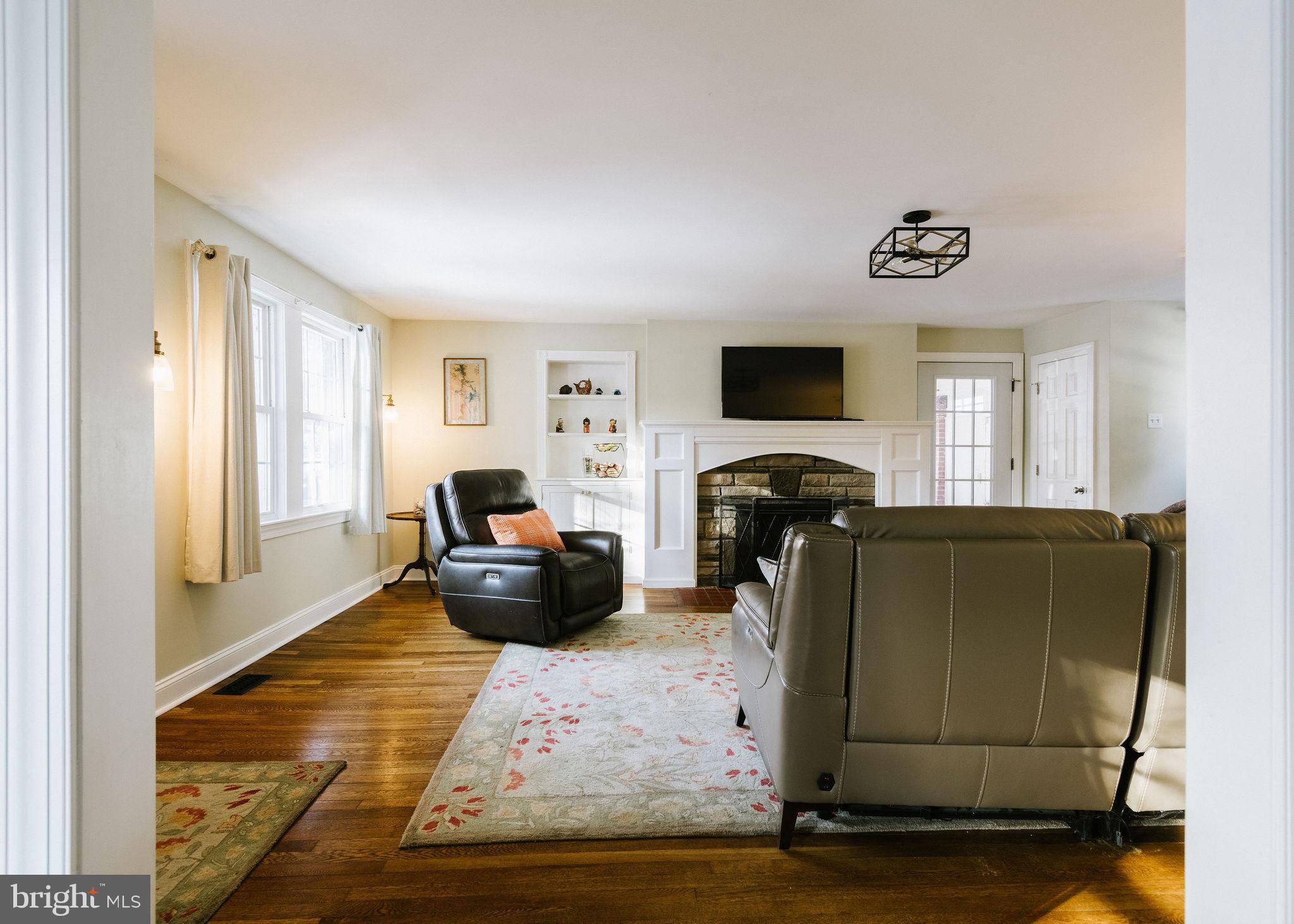25 North Rolling Road Springfield, PA 19064 - Photo 6 of 45 a living room with furniture and a flat screen tv
