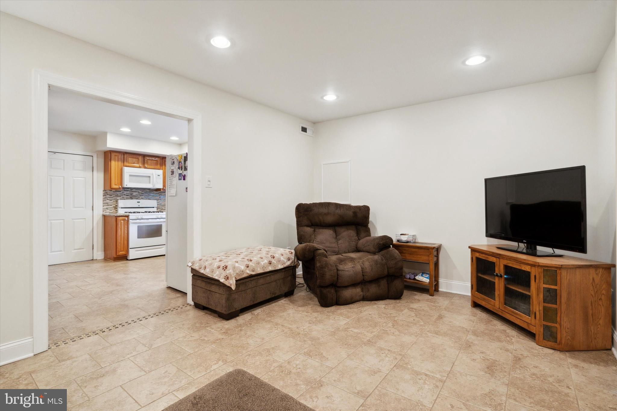 10817 Proctor Road Philadelphia, PA 19116 - Photo 11 of 25 Gallery Image 11