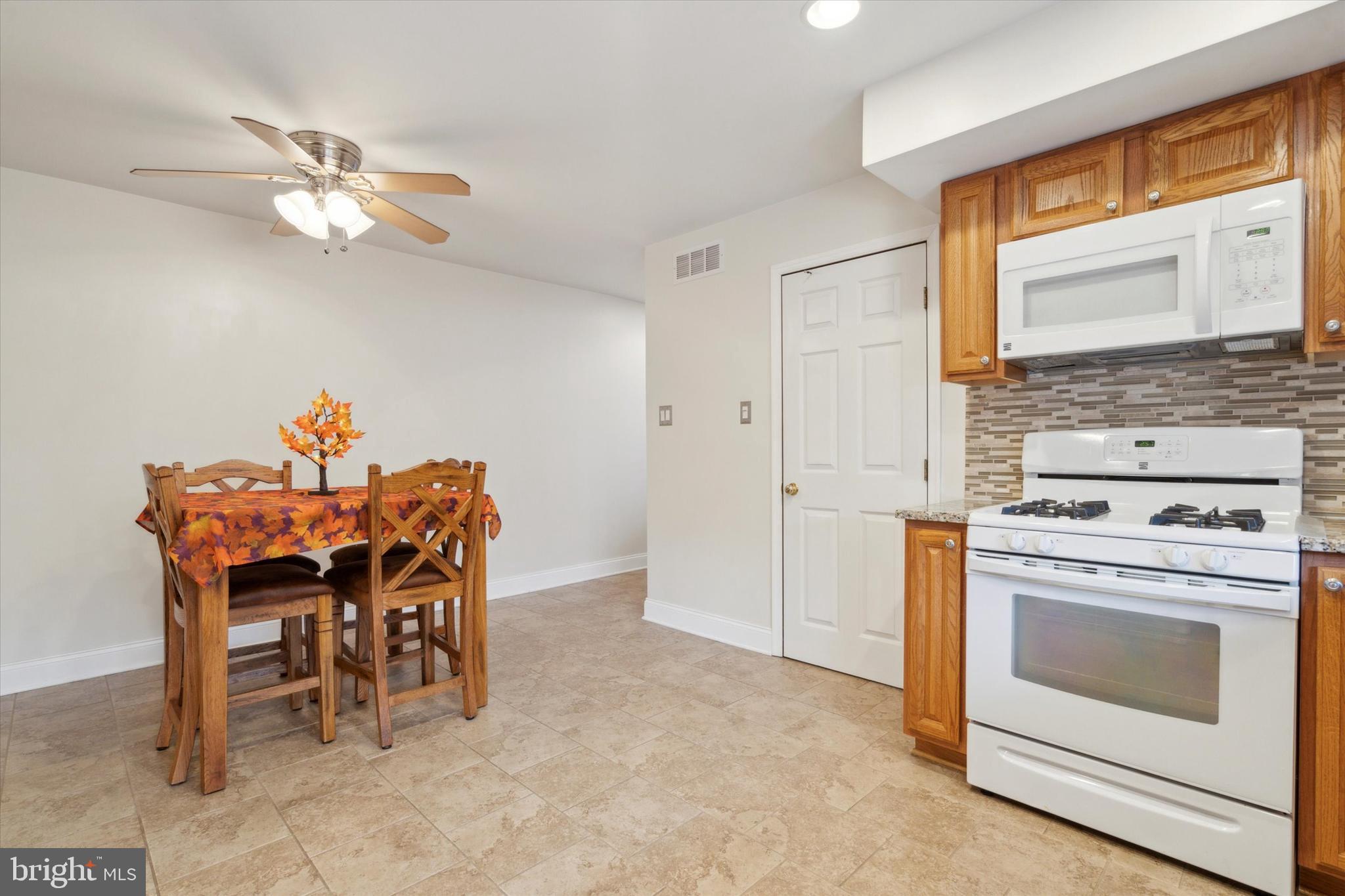 10817 Proctor Road Philadelphia, PA 19116 - Photo 8 of 25 Gallery Image 8