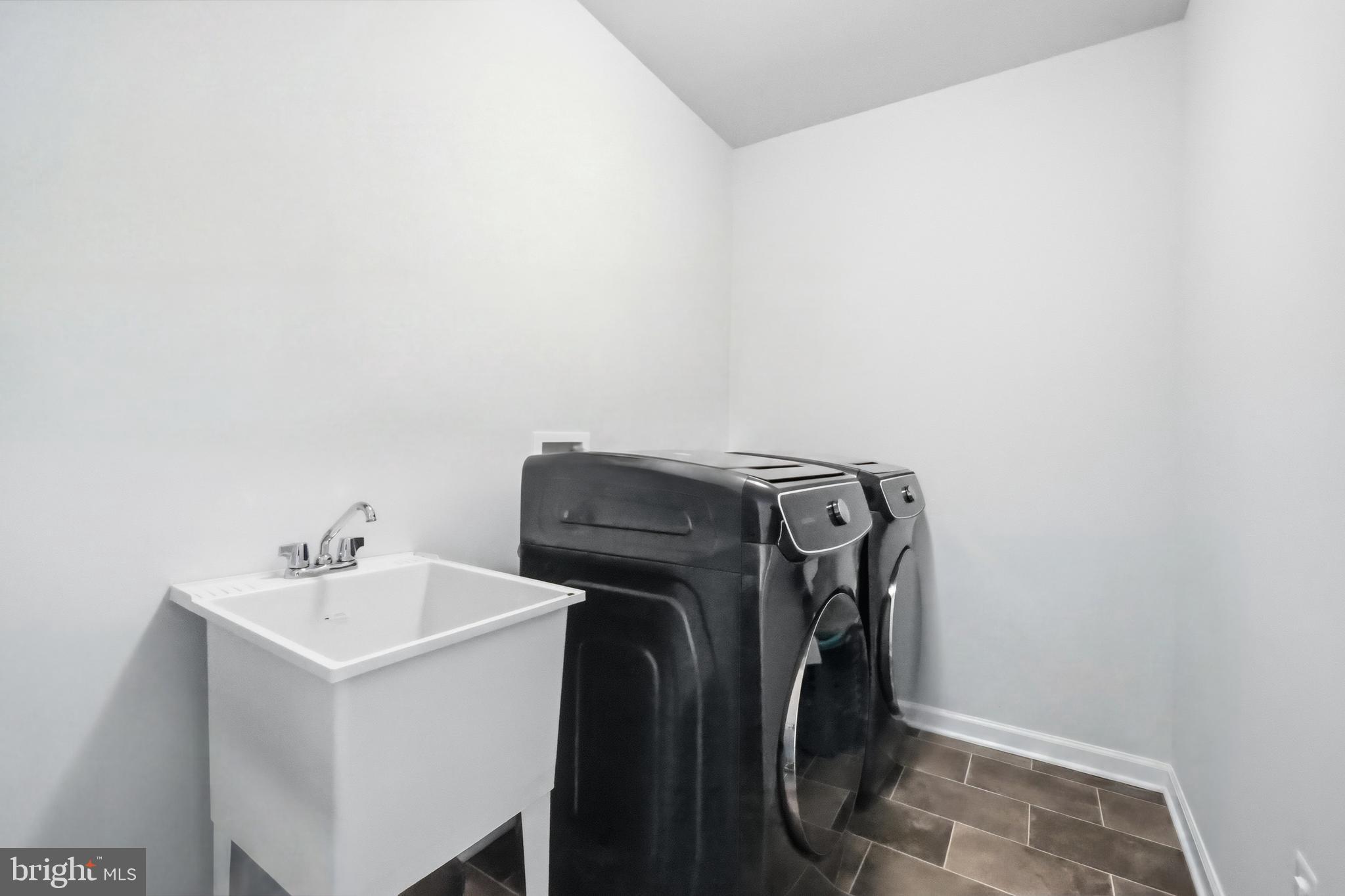 5707 Hawk Ridge Road Frederick, MD 21704 - Photo 56 of 109 a utility room with dryer and washer