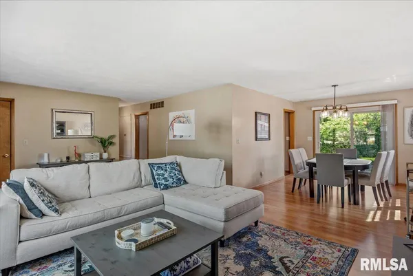 $235,000 | 2118 West Lawrence Avenue, Springfield, IL 62704