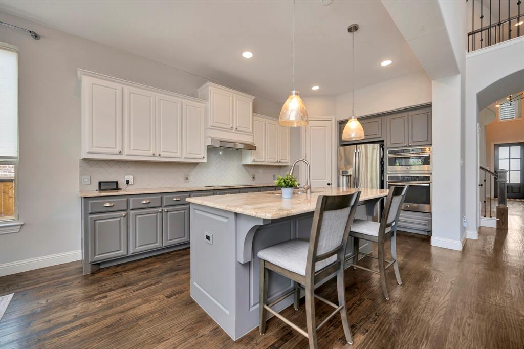 944 Highpoint Way Roanoke, TX 76262 - Photo 5 of 32 Upscale kitchen
