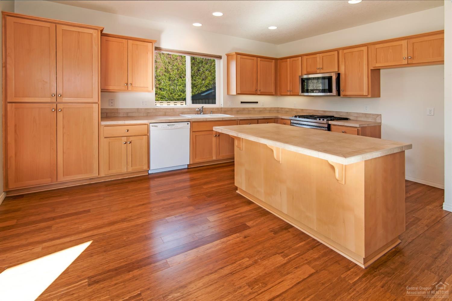 2833 Southwest 50th Street Redmond, OR 97756 - Photo 14 of 25 Additional Photo