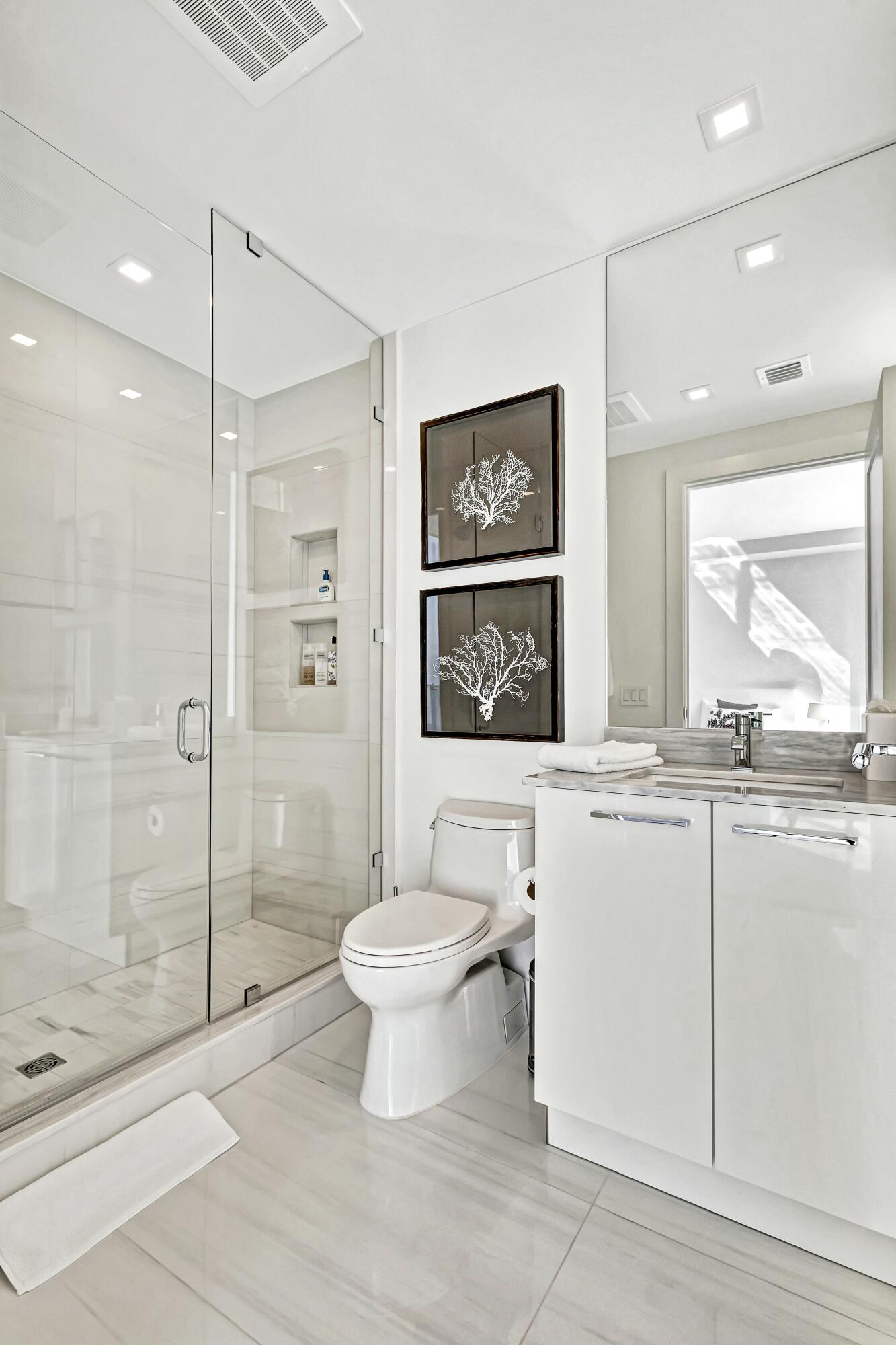5000 North Ocean Drive, Unit 803 Riviera Beach, FL 33404 - Photo 27 of 62 Guest Bathroom #2