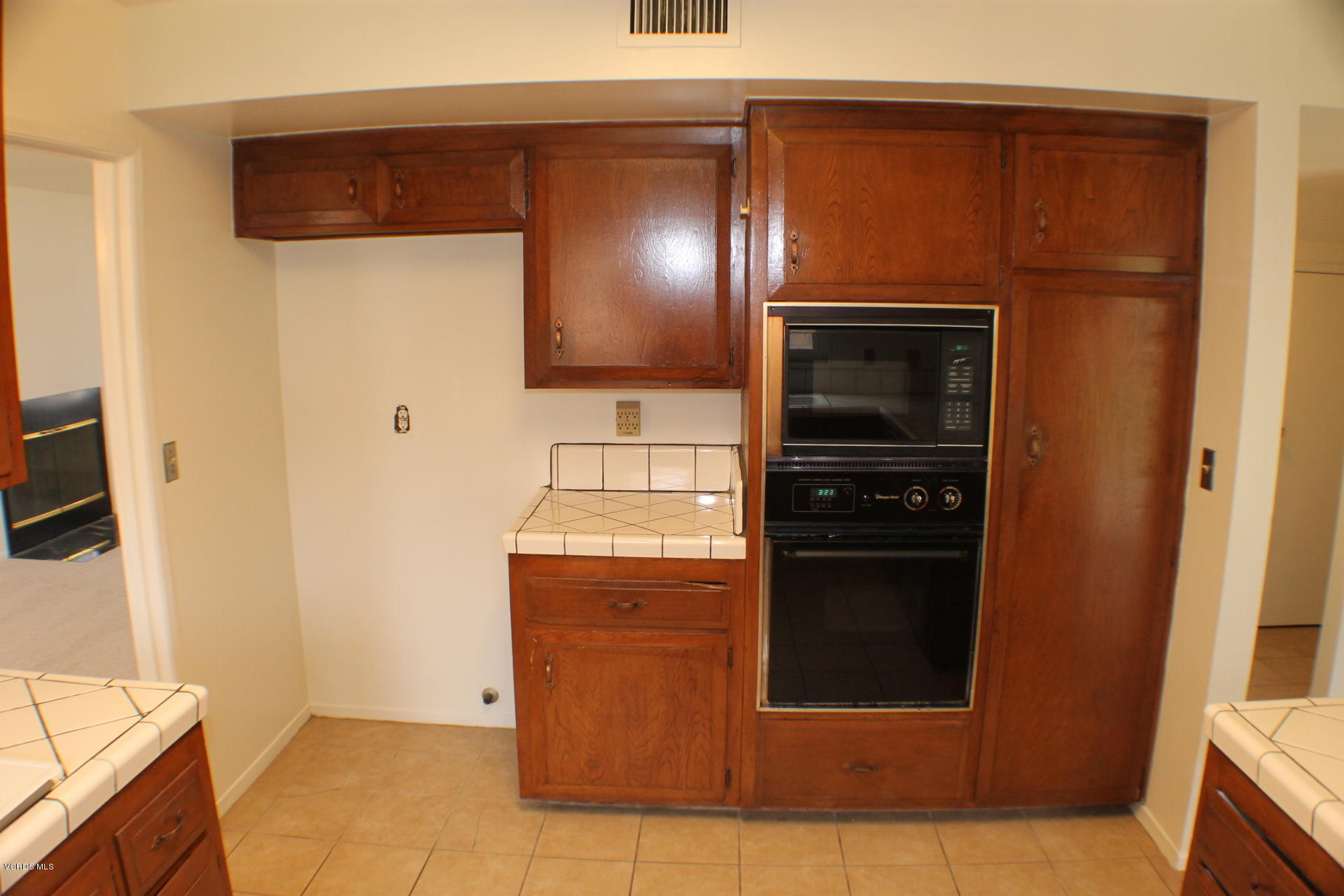 2050 Finch Court Simi Valley, CA 93063 - Photo 11 of 28 IMG_0686
