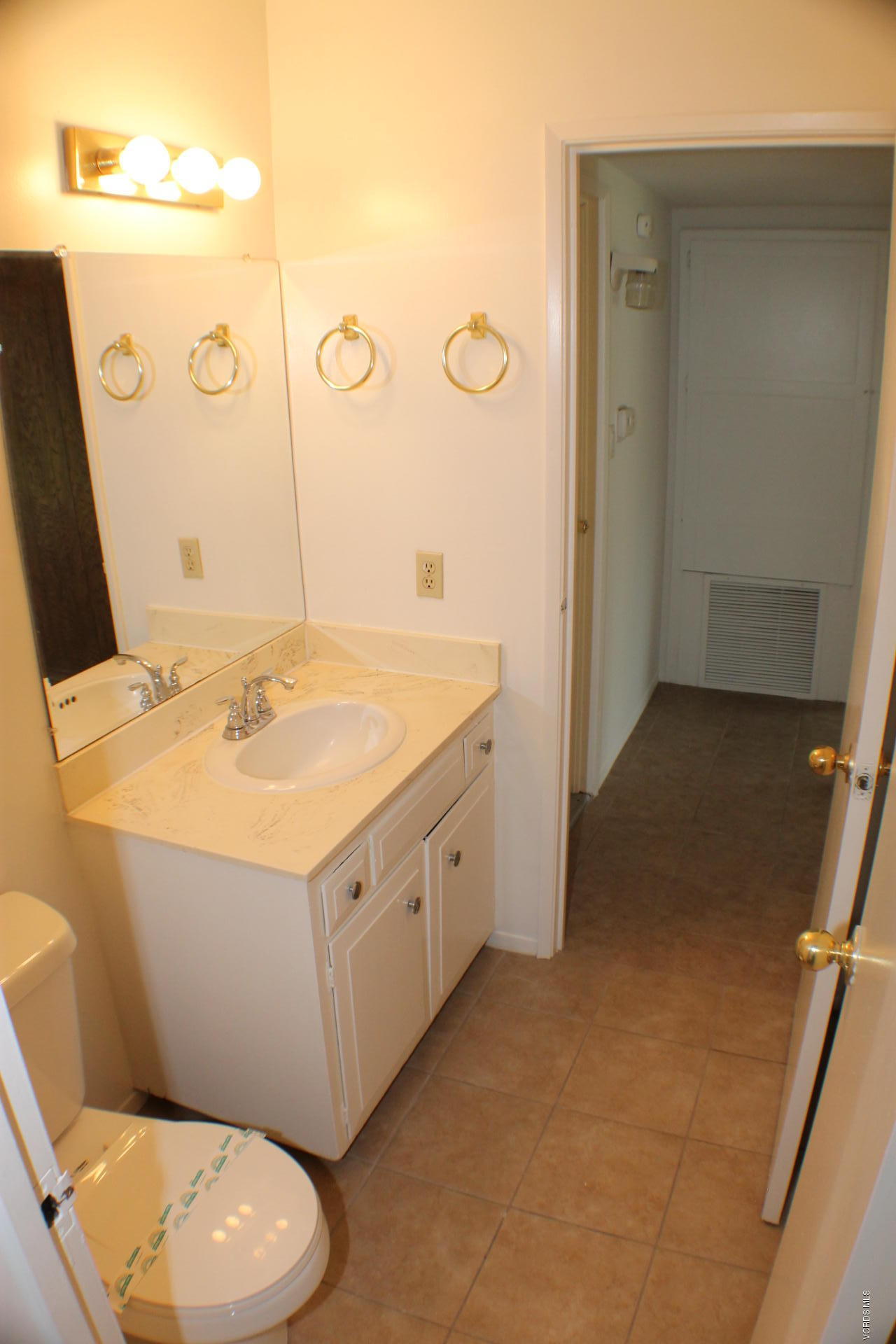 2050 Finch Court Simi Valley, CA 93063 - Photo 12 of 28 IMG_0687