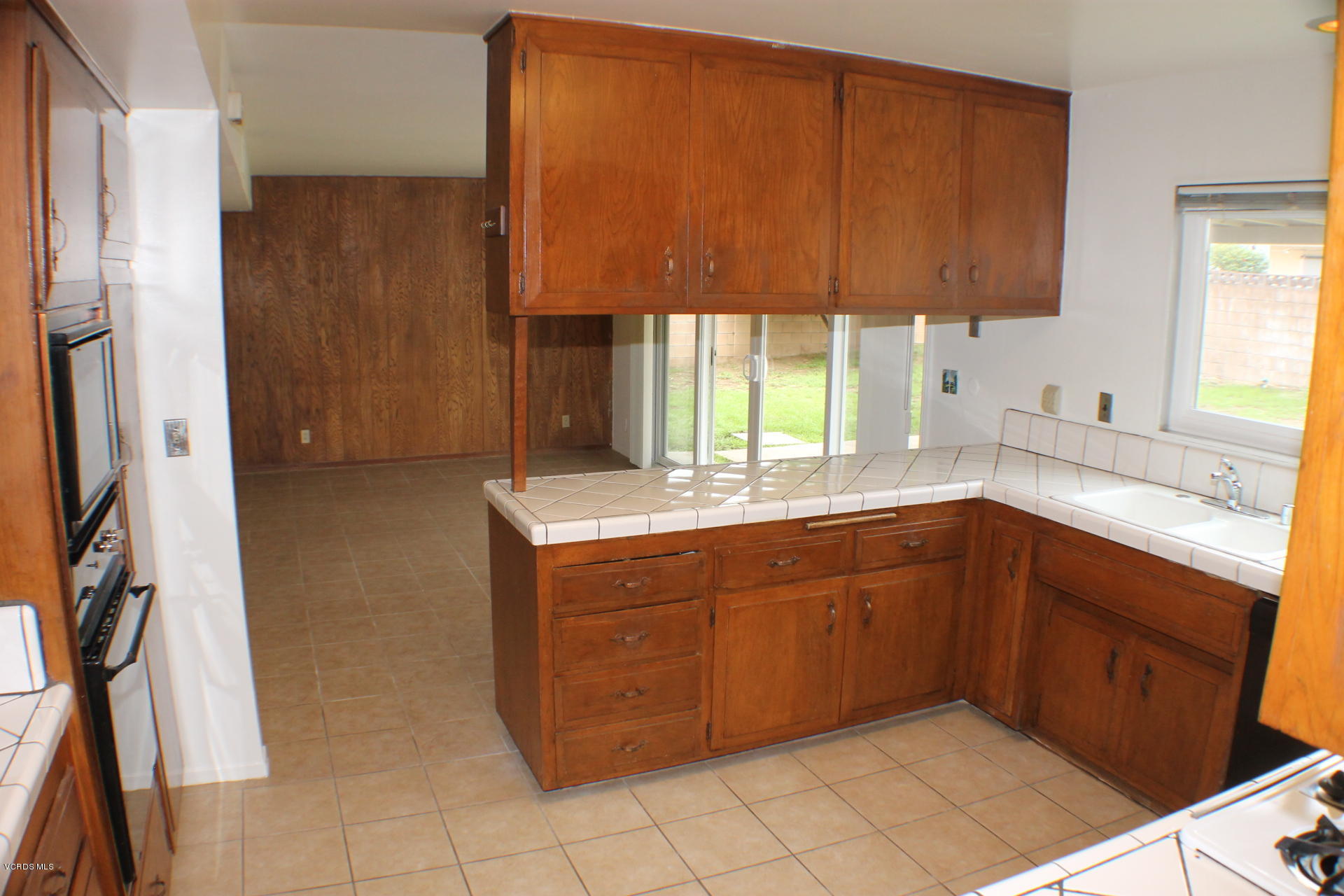 2050 Finch Court Simi Valley, CA 93063 - Photo 5 of 28 IMG_0679