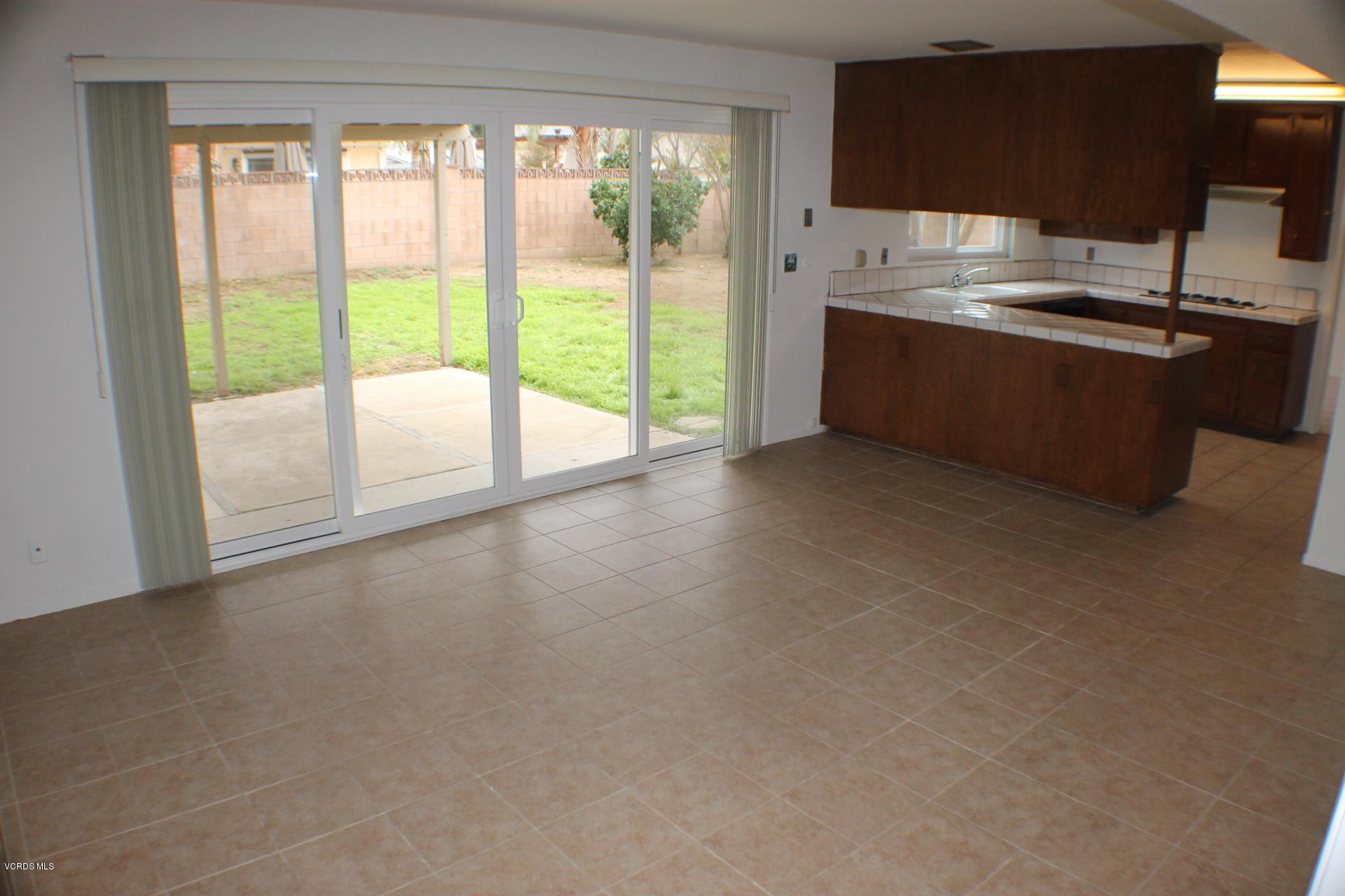 2050 Finch Court Simi Valley, CA 93063 - Photo 8 of 28 IMG_0682