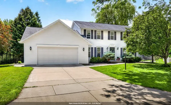 $409,900 | 27 Lamplighter Court, Appleton, WI 54914