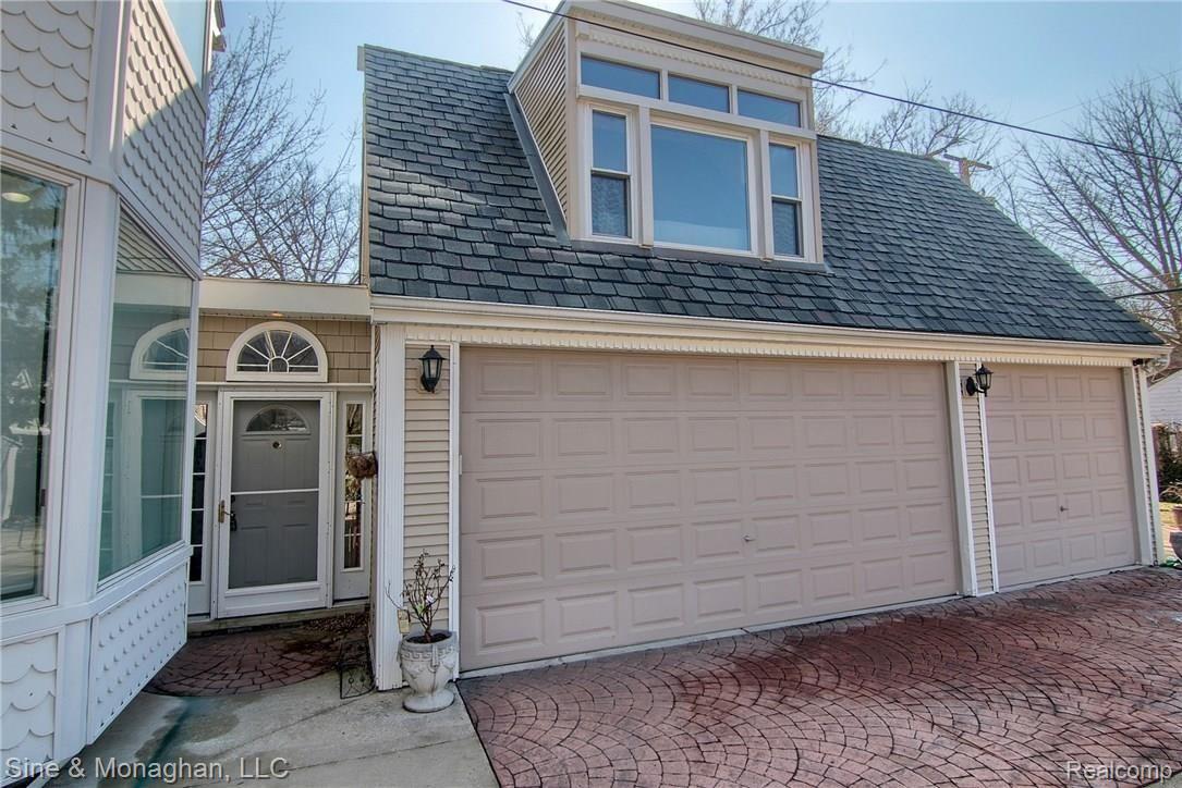 951 Roslyn Road Grosse Pointe, MI 48236 - Photo 25 of 29 3_Car_Garage.jpg