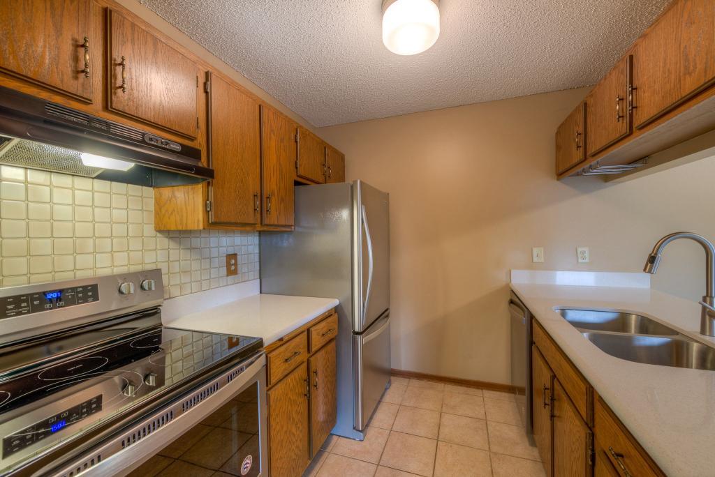 4480 Cinnamon Ridge Trail, Unit B Eagan, MN 55122 - Photo 5 of 13