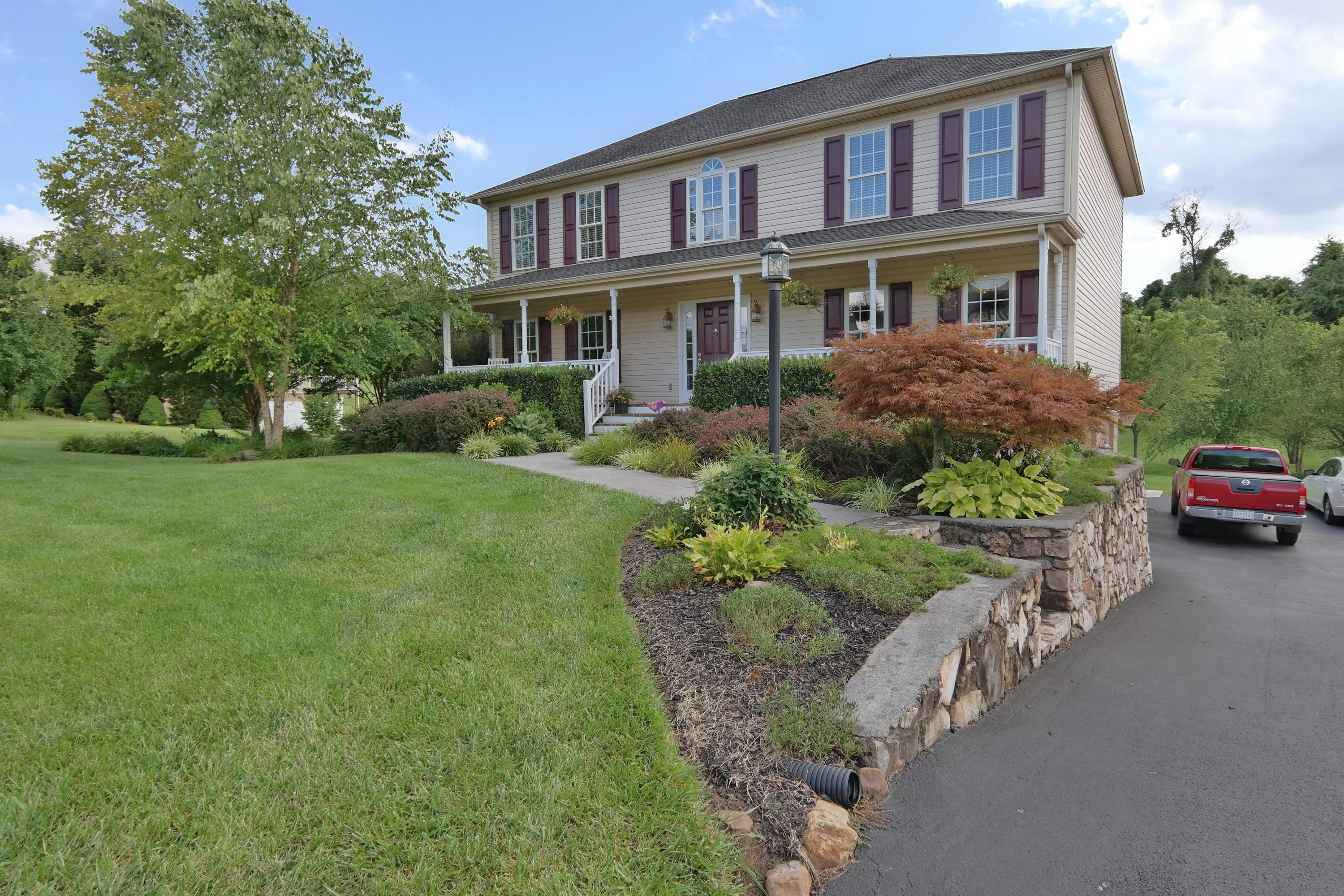 153 Eagle Ridge Roanoke, VA 24012 - Photo 2 of 40 snapseed-39