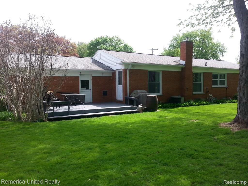 28021 Brandywine Road Farmington, MI 48334 - Photo 12 of 12 Back.jpg