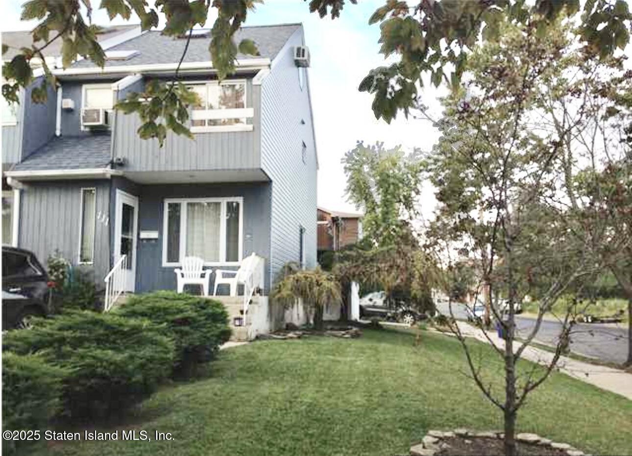 111 Goodall Street Staten Island, NY 10308 - Photo 3 of 19 IMG_1402