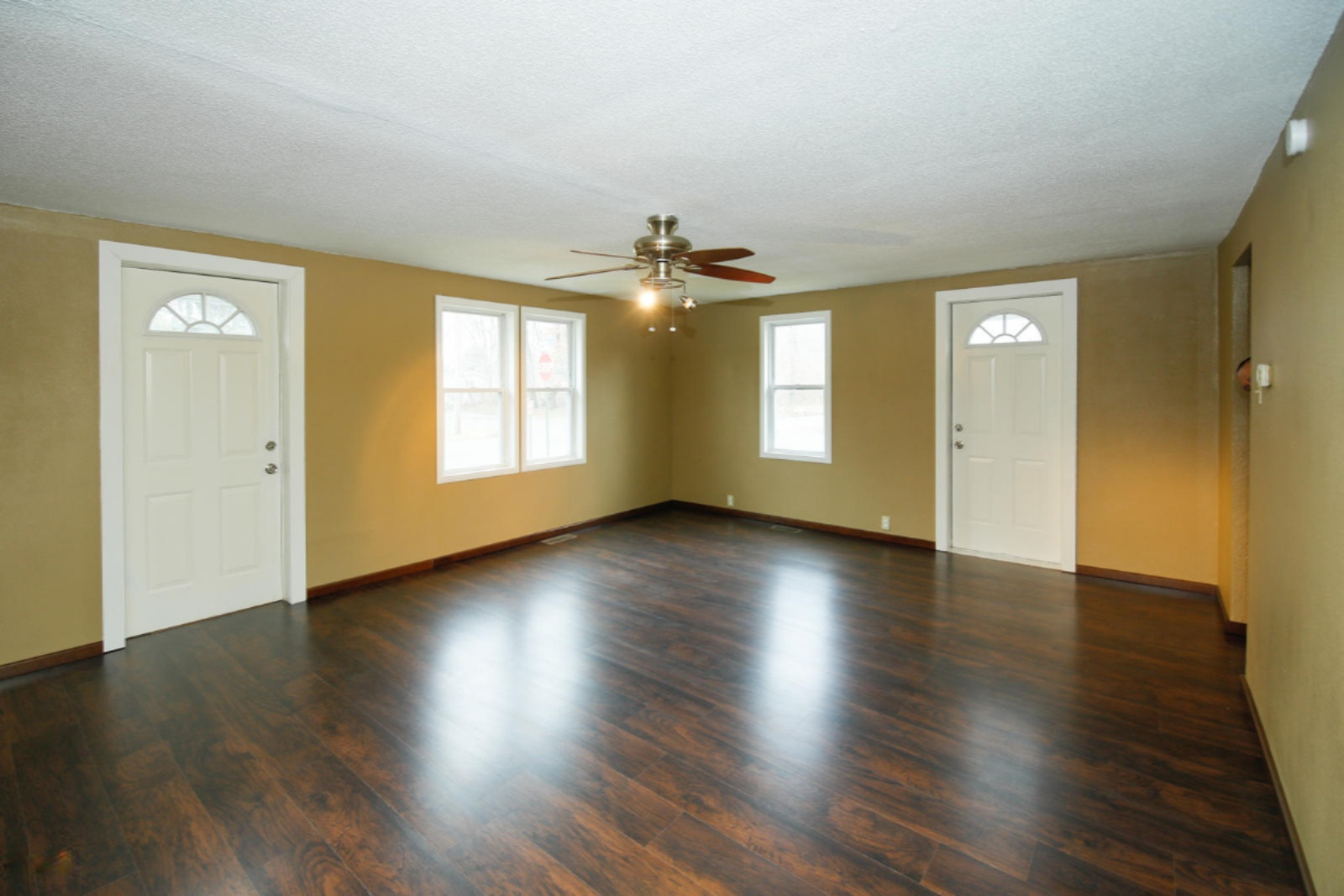 617 12th Street Three Rivers, MI 49093 - Photo 3 of 20 617 12th -103