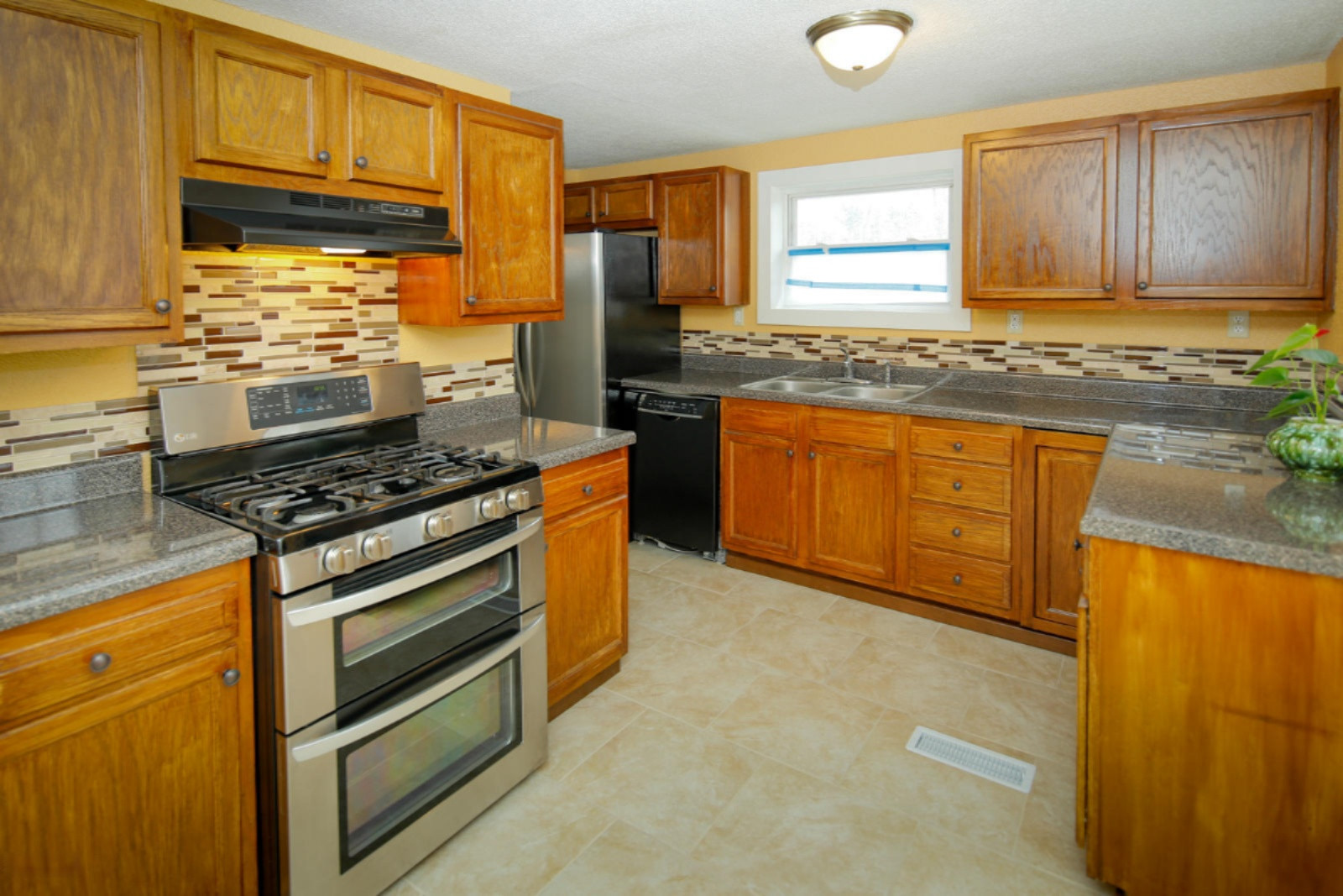 617 12th Street Three Rivers, MI 49093 - Photo 6 of 20 617 12th -106