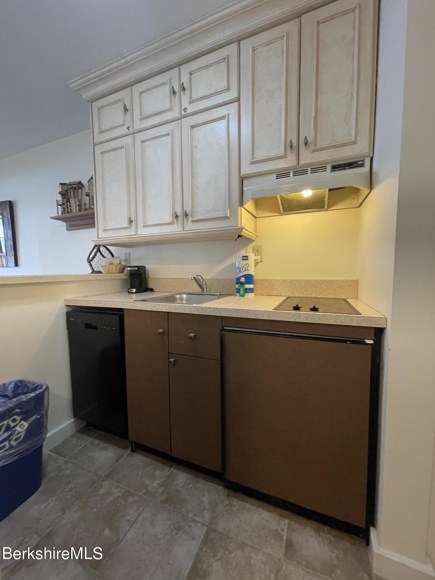 37 Corey Road, Unit 223 Hancock, MA 01237 - Photo 6 of 15 B6C02C18-C98A-4B1C-AC21-70DA3613673E
