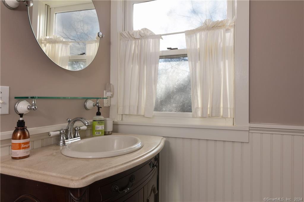 323 Green Hill Road Madison, CT 06443 - Photo 15 of 18 The hallway full bath.