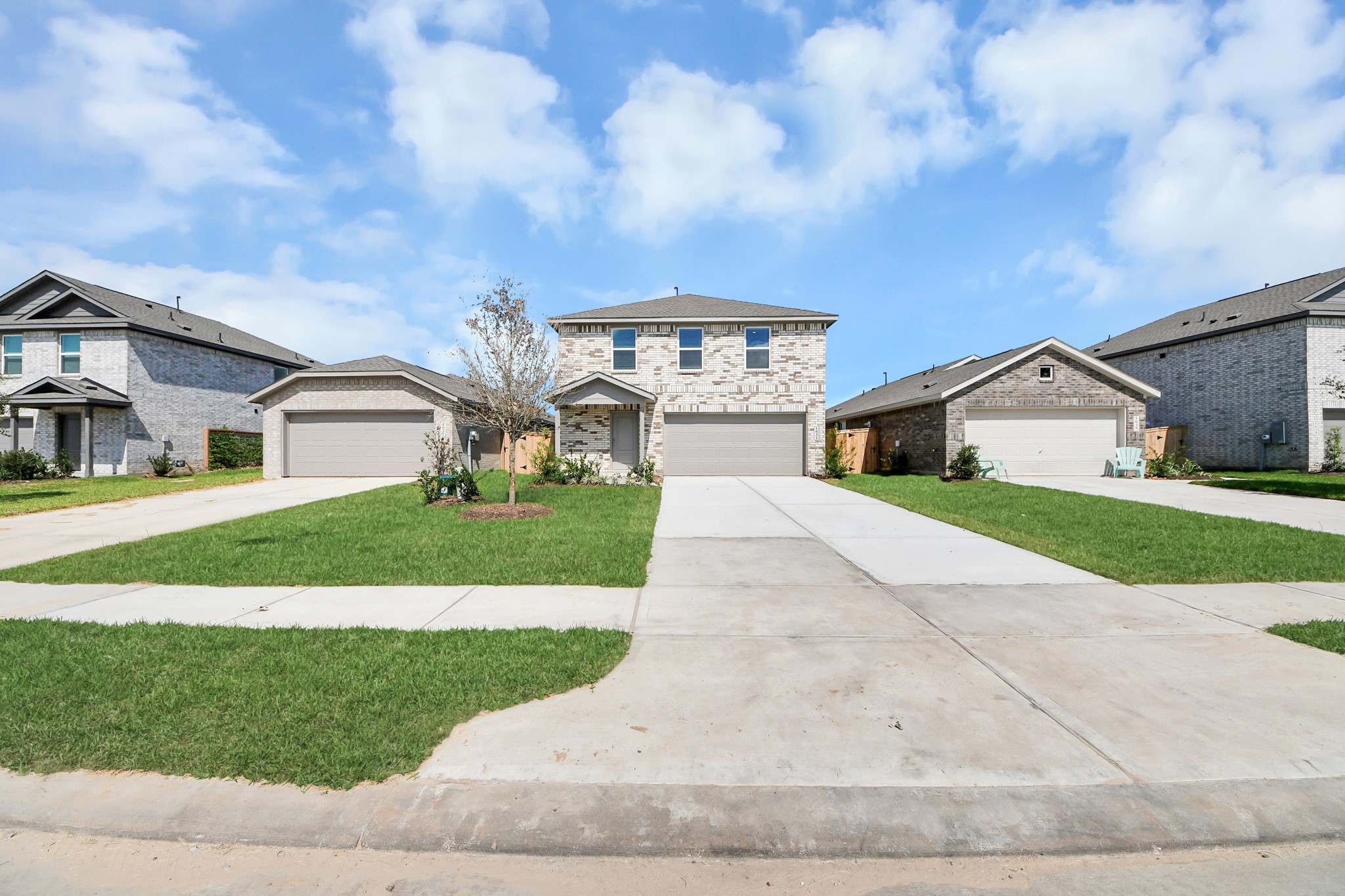 1631 Windrose Bend Angleton, TX 77515 - Photo 2 of 49 Gallery Image 2