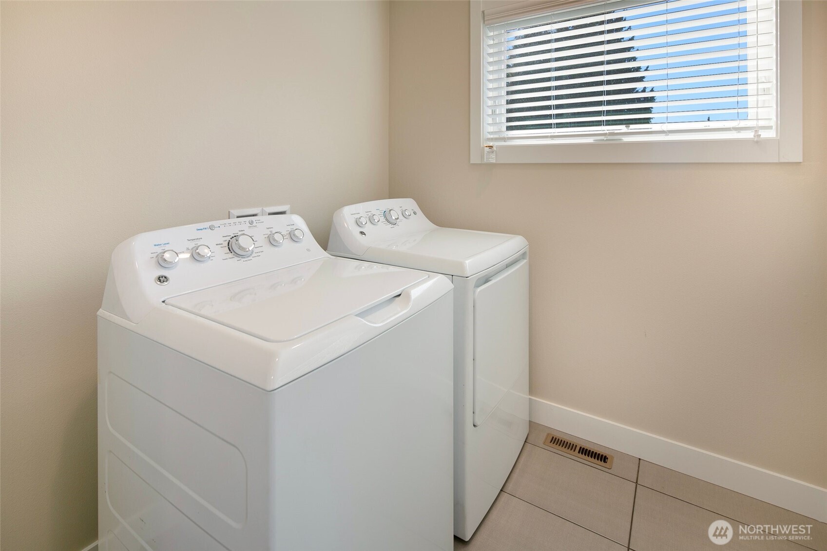11838 79th Avenue South Seattle, WA 98178 - Photo 32 of 38 a utility room with dryer and washer