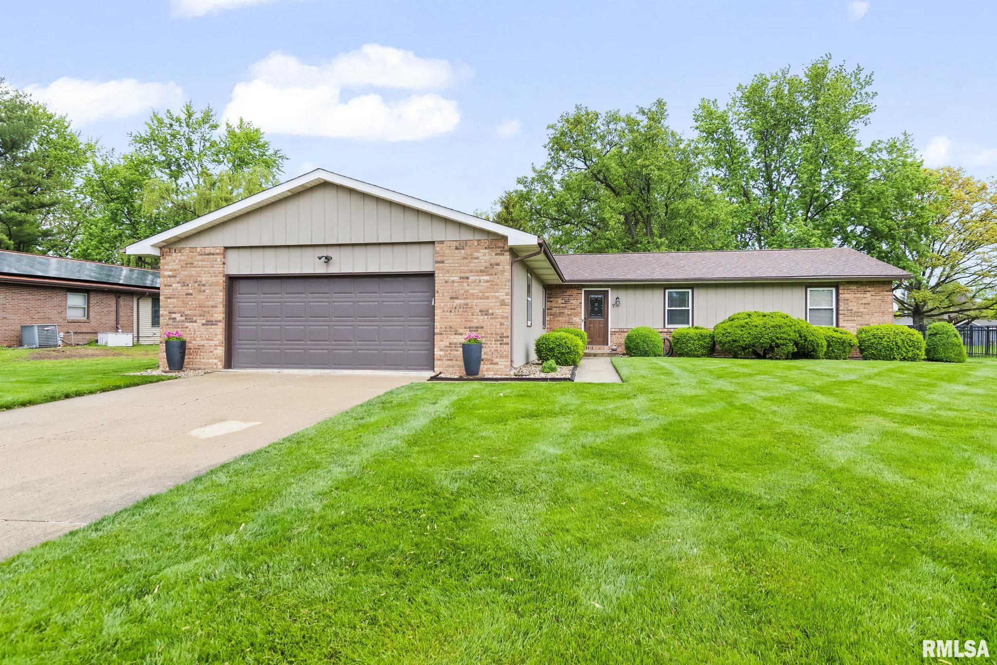 7 Ramblewood Road Chatham, IL 62629 - Photo 2 of 40 Gallery Image 2