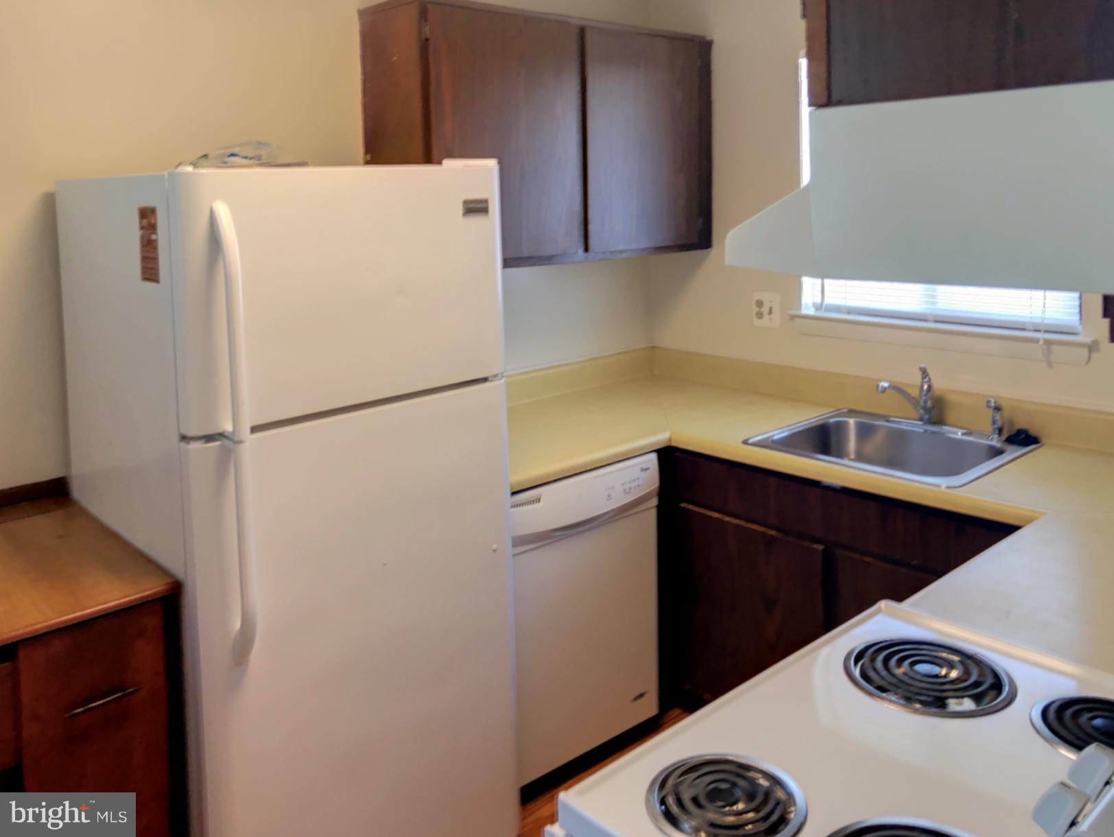 2562 Fox Ridge Court, Unit 38 Woodbridge, VA 22192 - Photo 6 of 12 Kitchen