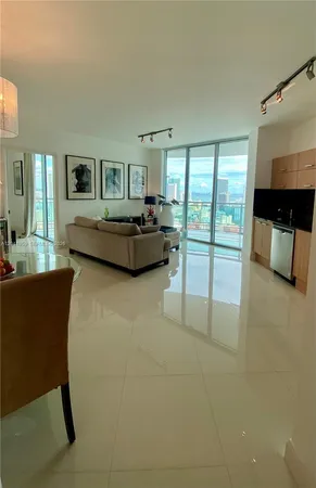 $3,800 | 350 South Miami Avenue, Unit 3813, Miami, FL 33130
