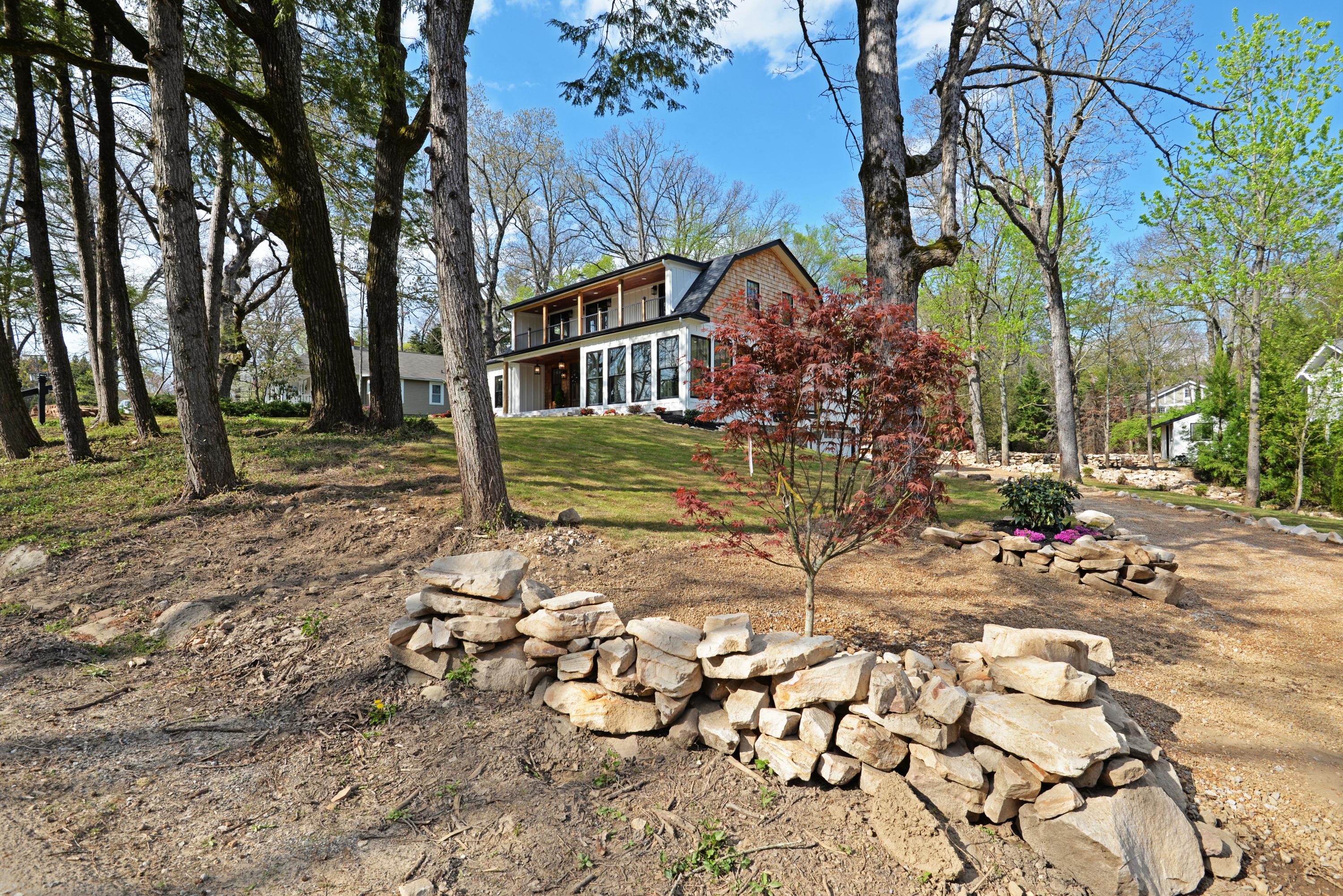 211 West Brow Road Lookout Mountain, TN 37350 - Photo 2 of 74 Front right corner from street (med)