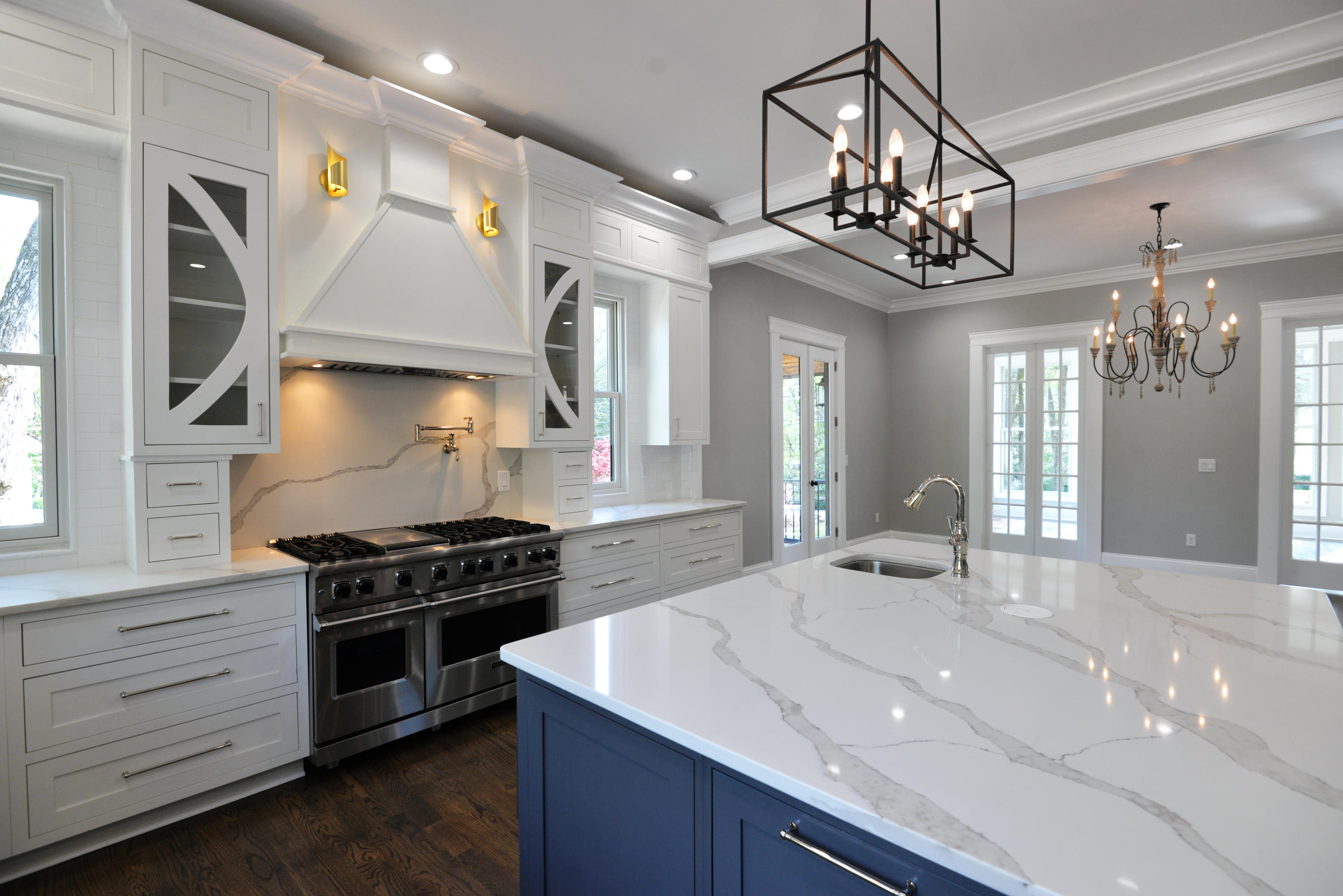 211 West Brow Road Lookout Mountain, TN 37350 - Photo 19 of 74 Kitchen island and Viking range