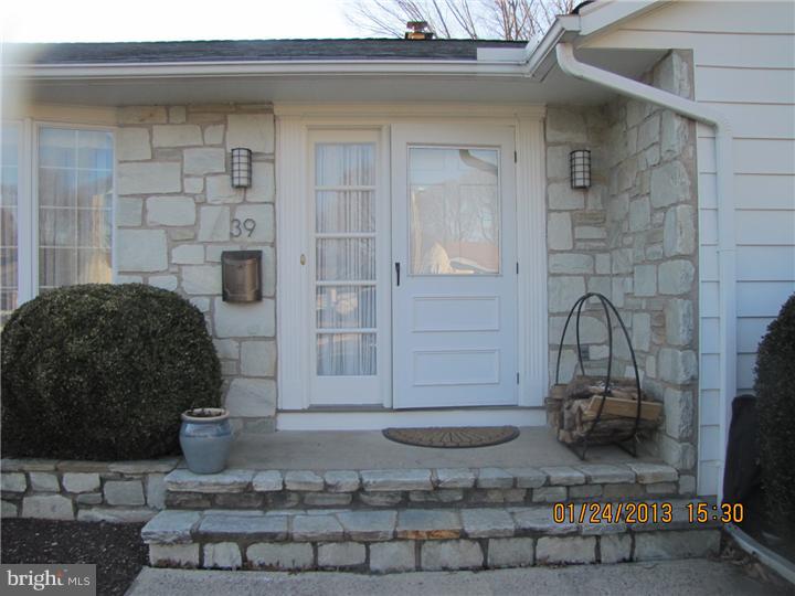 39 Crown Road Ewing, NJ 08638 - Photo 3 of 23