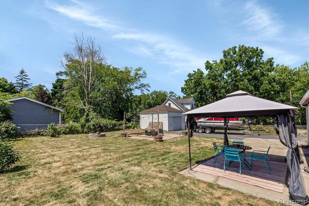 127 Angle Road Walled Lake, MI 48390 - Photo 45 of 57