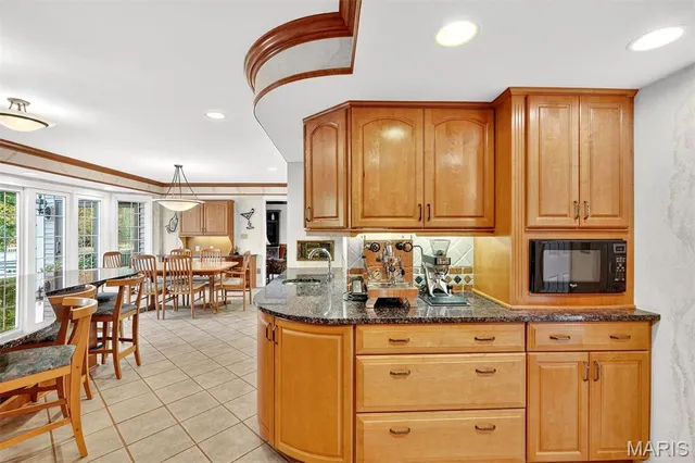 $975,000 | 1652 Mason Knoll Road, Town and Country, MO 63131