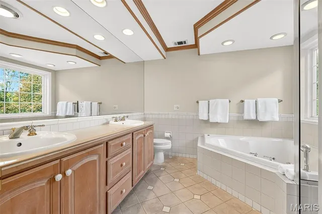 $975,000 | 1652 Mason Knoll Road, Town and Country, MO 63131