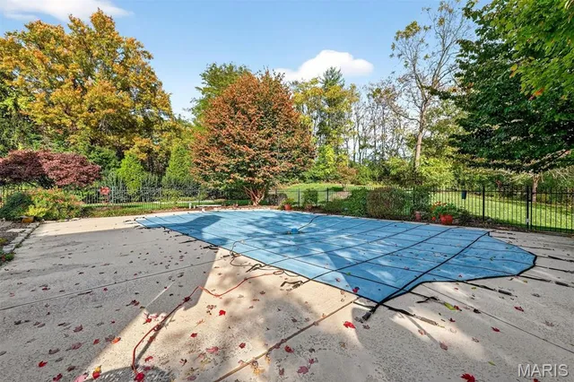 $975,000 | 1652 Mason Knoll Road, Town and Country, MO 63131