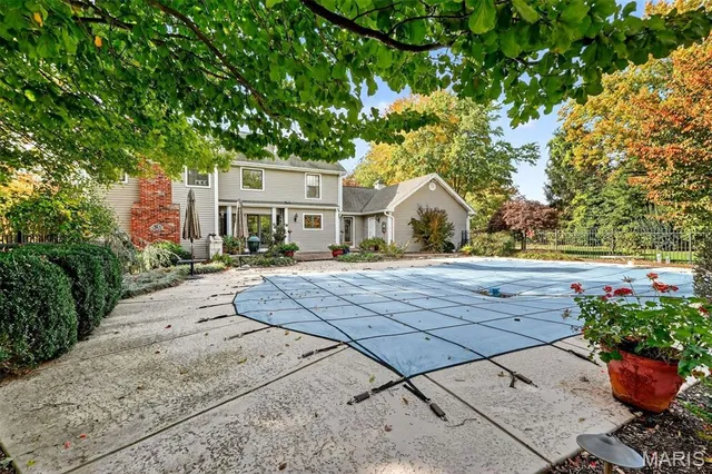 $975,000 | 1652 Mason Knoll Road, Town and Country, MO 63131