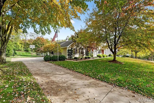$975,000 | 1652 Mason Knoll Road, Town and Country, MO 63131