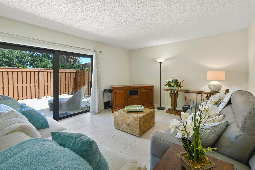 3900 Southeast County Line Road, Unit 22A Jupiter, FL 33469 - Photo 11 of 50 3900CountyLineRd#22A_16