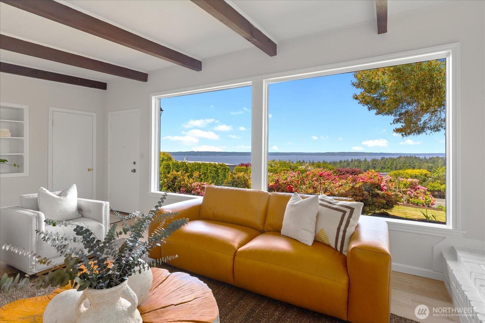 18220 Ridgefield Road Northwest Shoreline, WA 98177 - Photo 14 of 40 a living room with furniture garden view and window