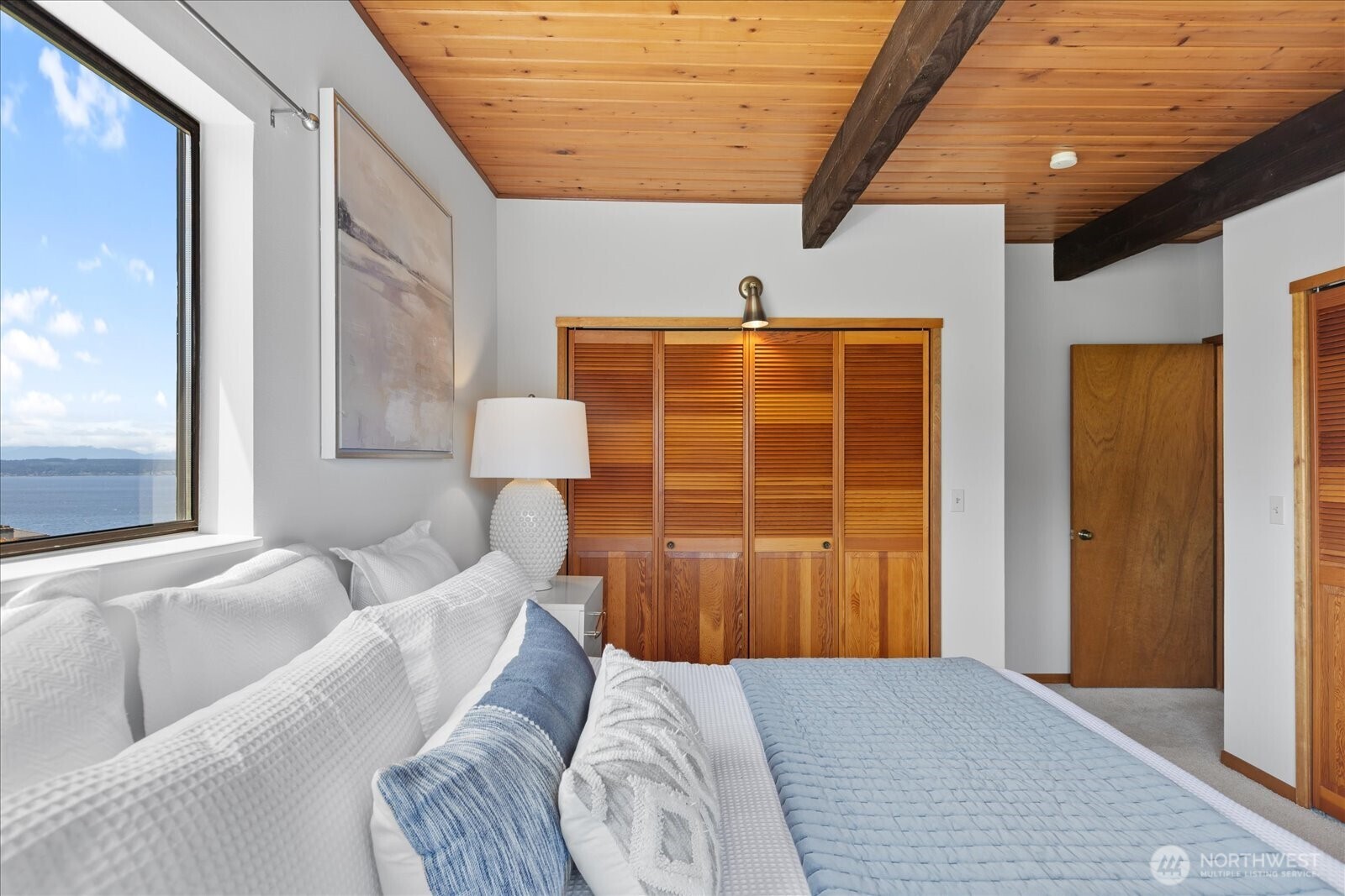 18220 Ridgefield Road Northwest Shoreline, WA 98177 - Photo 27 of 40 a bed room with a bed and a window