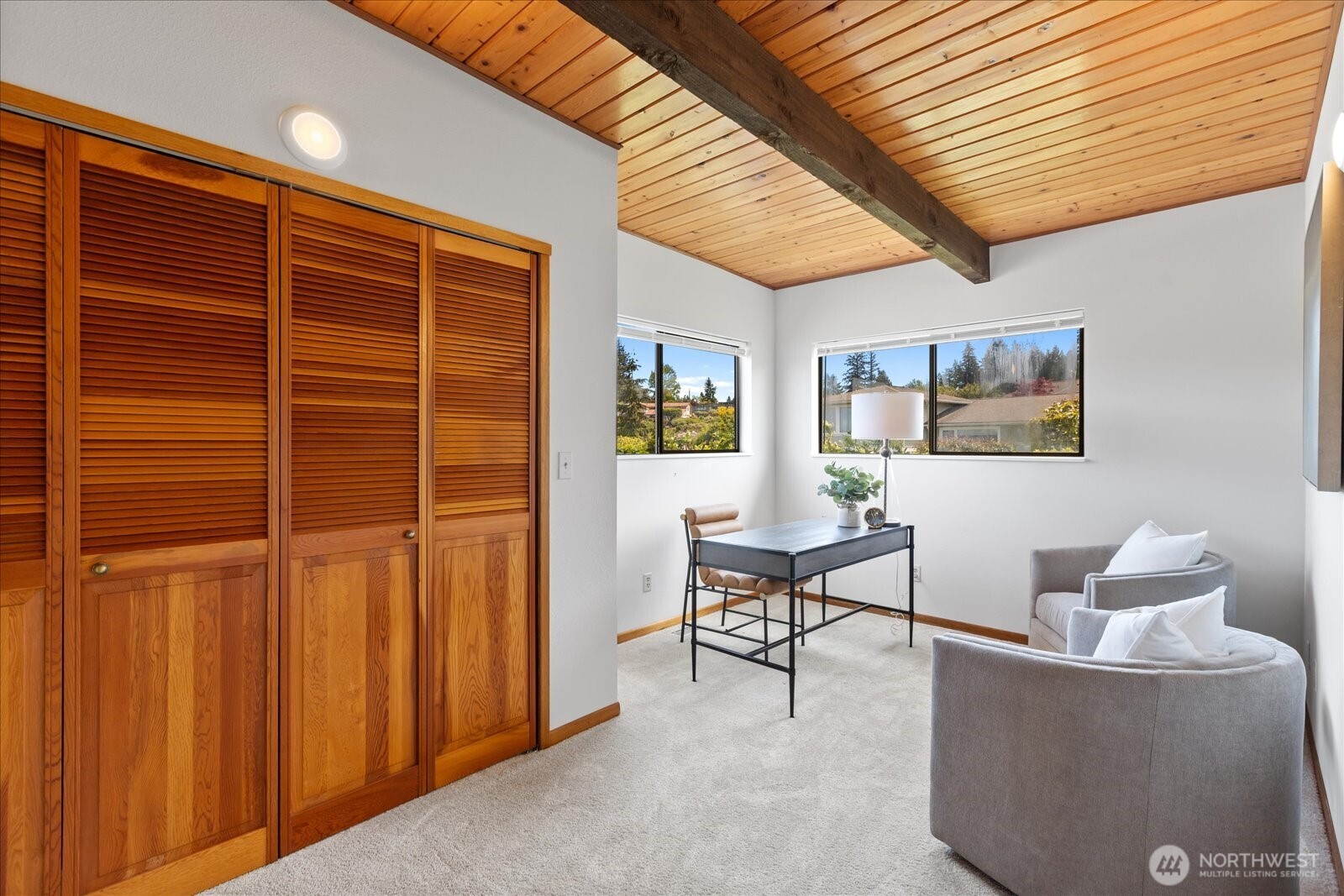 18220 Ridgefield Road Northwest Shoreline, WA 98177 - Photo 29 of 40 a living room with furniture and a window