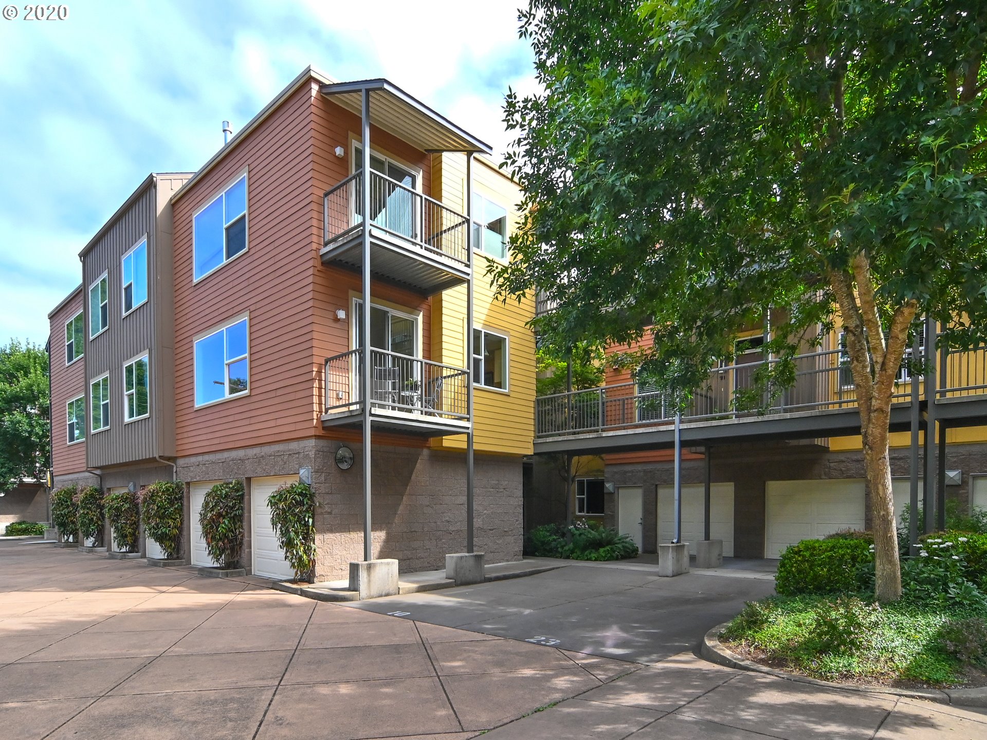 347 Rustic Place, Unit 16 Eugene, OR 97401 - Photo 1 of 29 Gallery Image 1