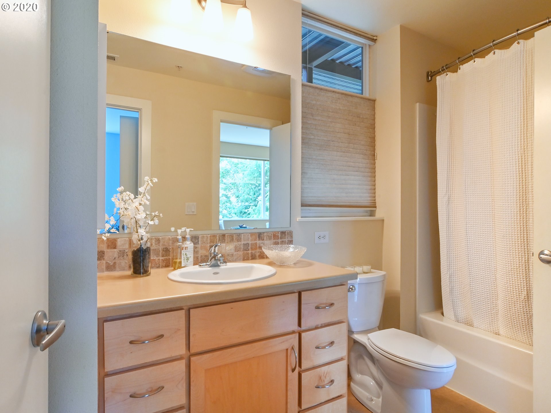 347 Rustic Place, Unit 16 Eugene, OR 97401 - Photo 18 of 29 Gallery Image 18