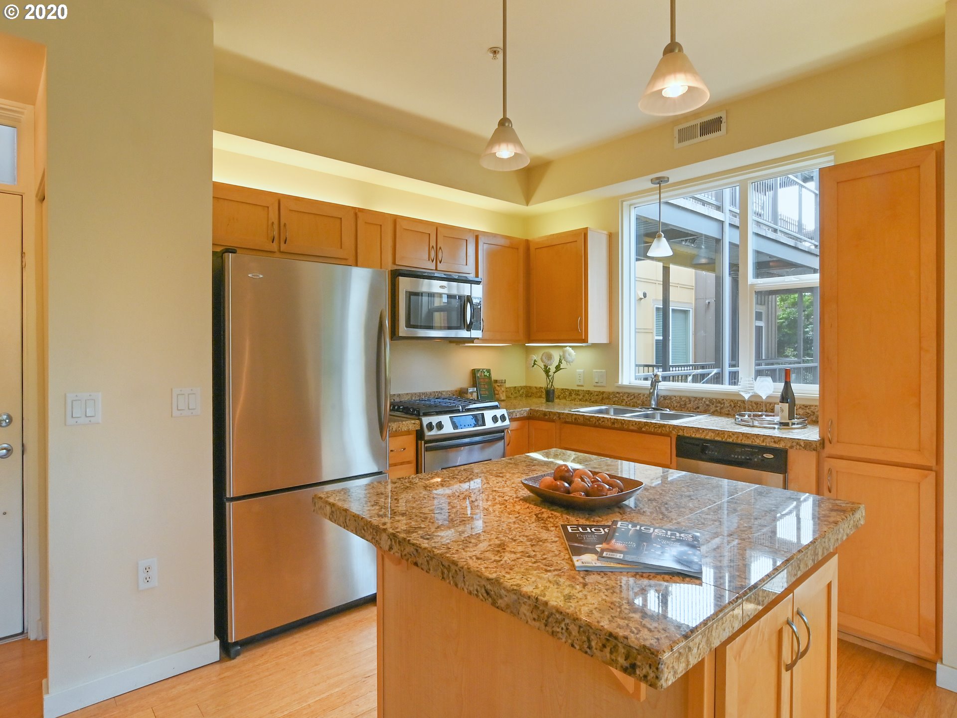 347 Rustic Place, Unit 16 Eugene, OR 97401 - Photo 4 of 29 Gallery Image 4