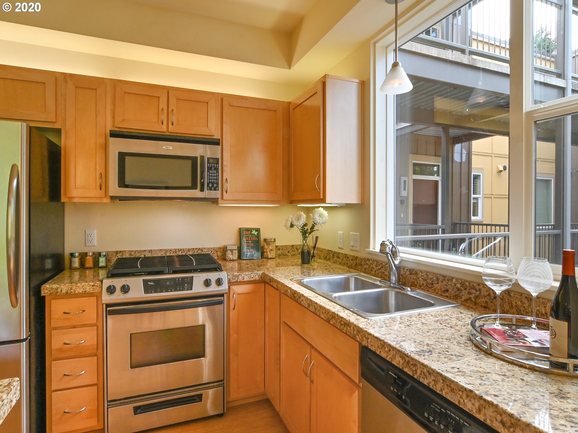 347 Rustic Place, Unit 16 Eugene, OR 97401 - Photo 5 of 29 Gallery Image 5