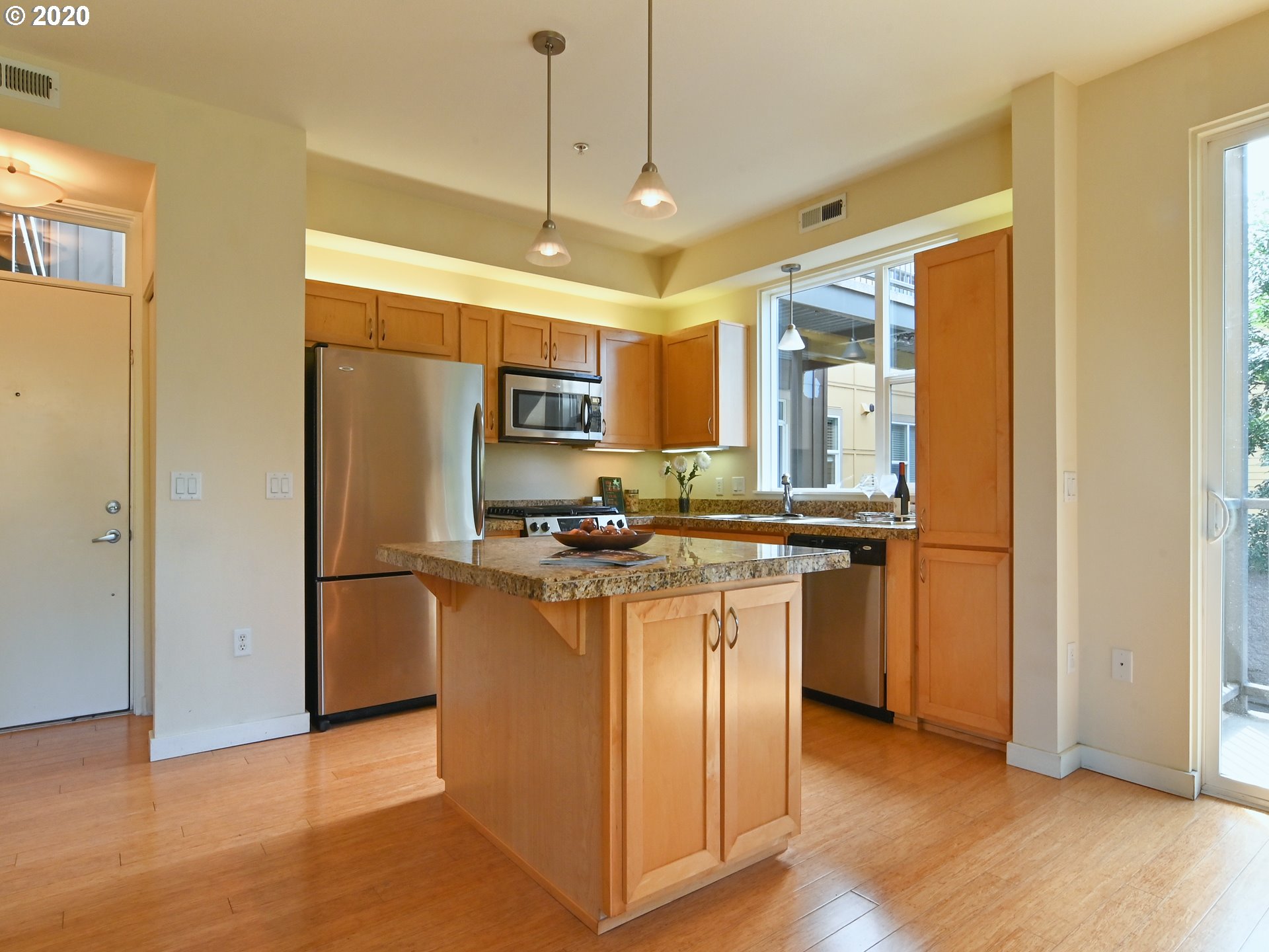 347 Rustic Place, Unit 16 Eugene, OR 97401 - Photo 9 of 29 Gallery Image 9