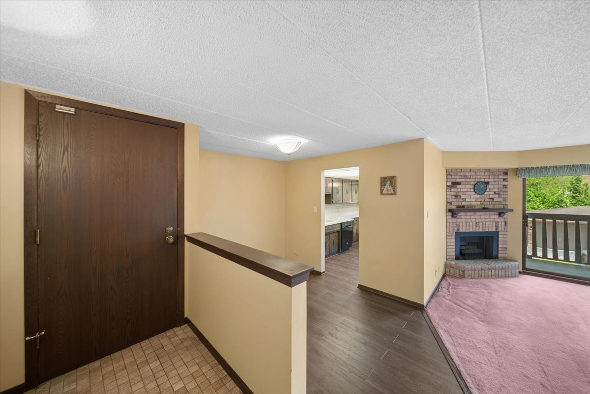 525 Cumnor Road, Unit 204 Westmont, IL 60559 - Photo 2 of 19