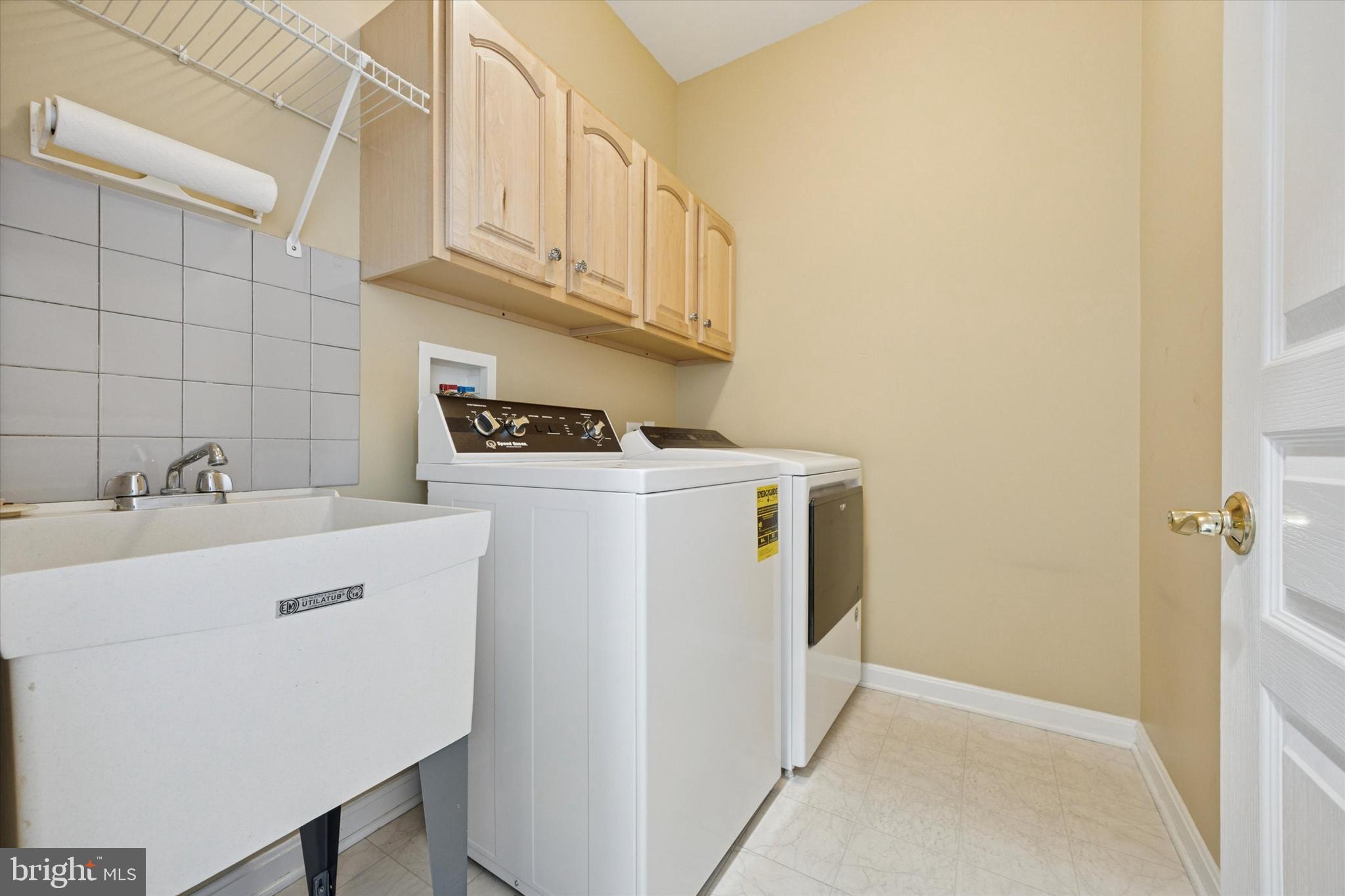 128 Applegate Drive West Chester, PA 19382 - Photo 19 of 36 a utility room with dryer and washer