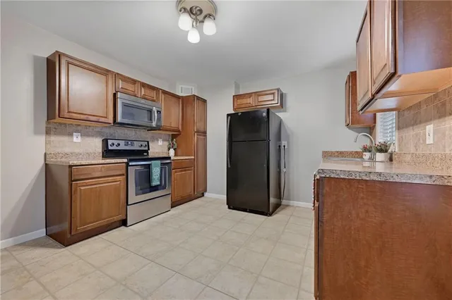 $250,000 | 11217 West 69th Terrace, Shawnee, KS 66203