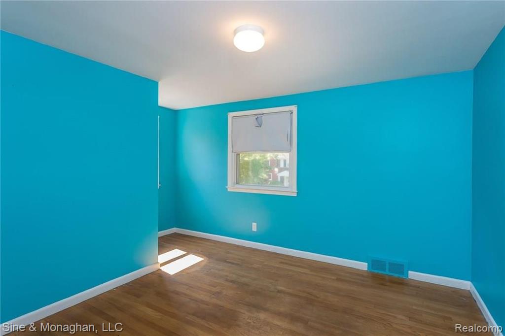 1766 Newcastle Road Grosse Pointe, MI 48236 - Photo 20 of 39